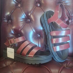 Arizona Jean Company Womans 9.5 Maroon Gladiator Chunky Strappy Platform Sandals